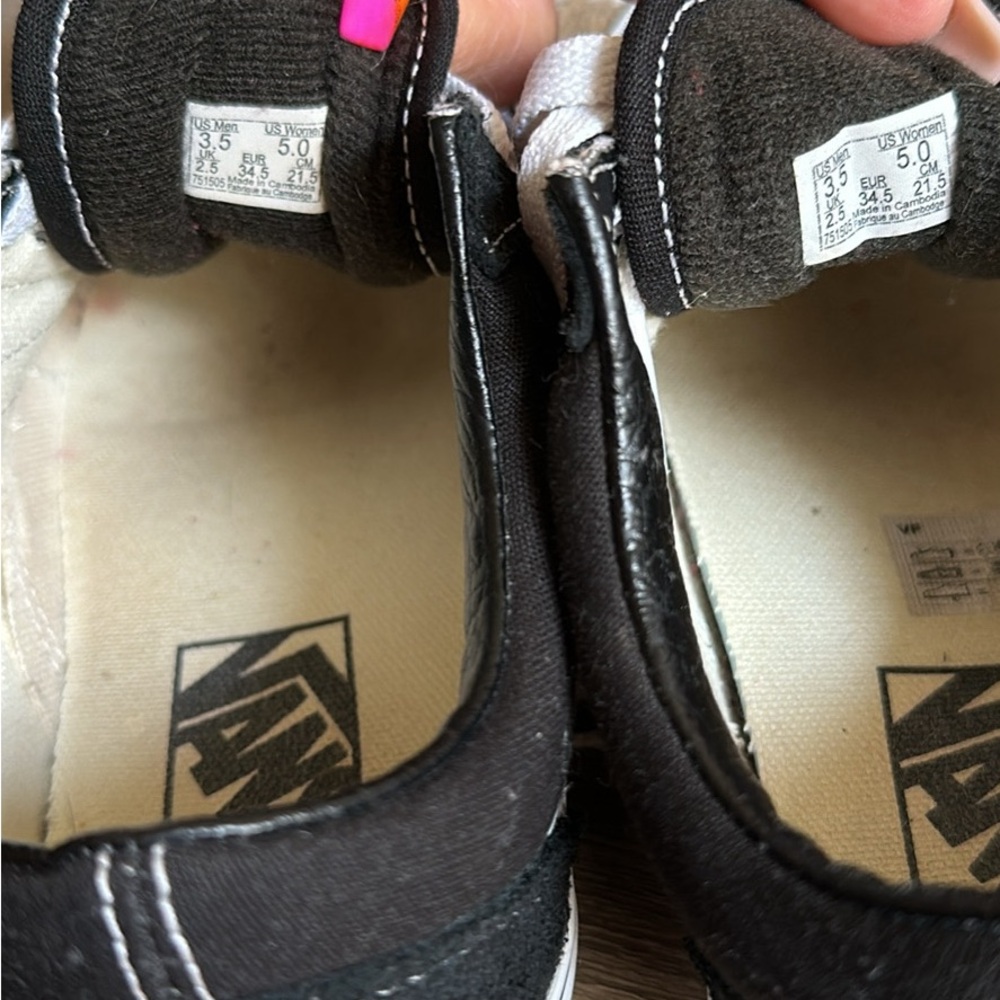 Kids vans black n white size 3.5 big kids - Picture 7 of 7